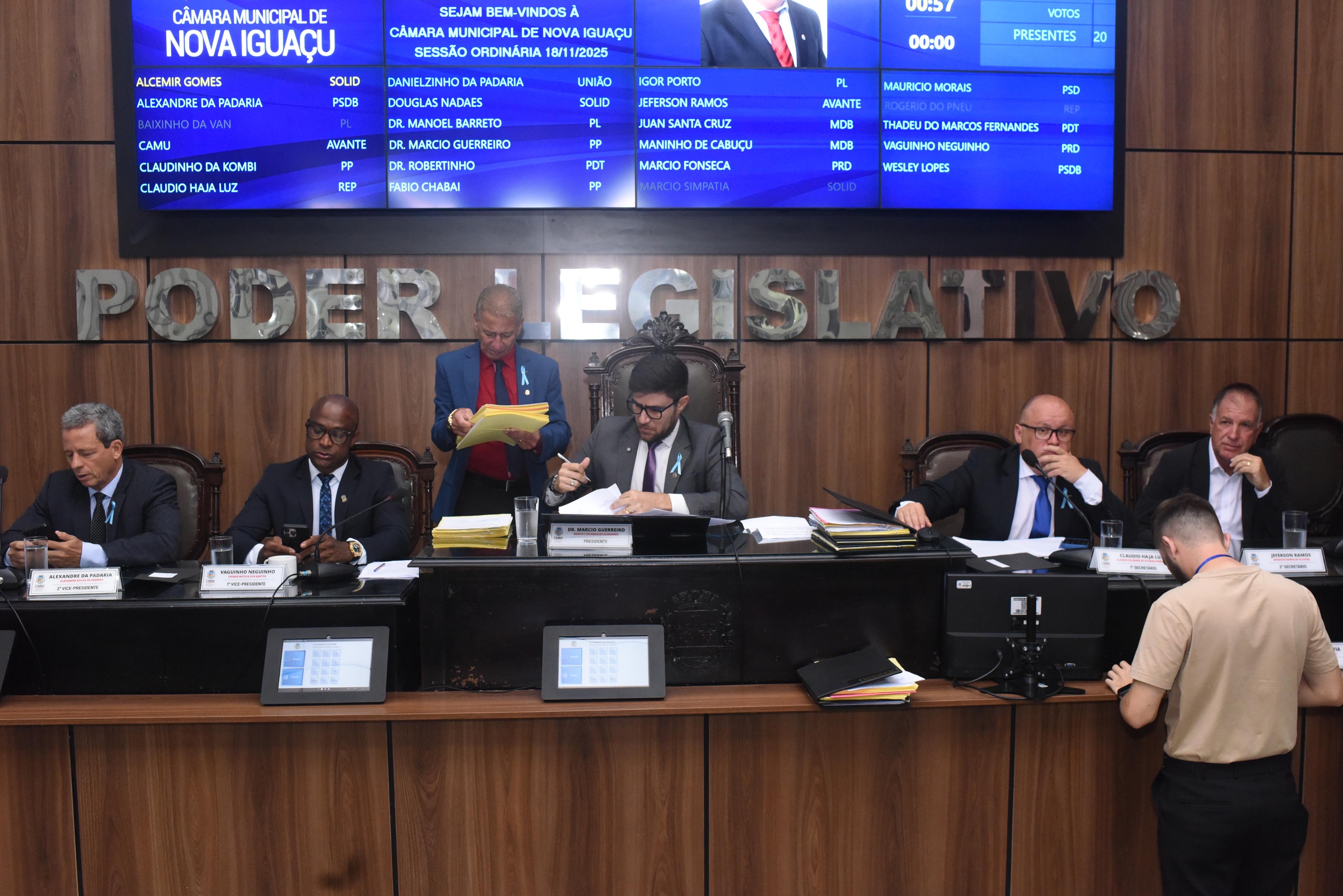 A partir da esq: vereadores Alexandre da Padaria, Vaguinho Neguinho, Dr. Marcio Guerreiro, Claudio Haja Luz e Jeferson Ramos