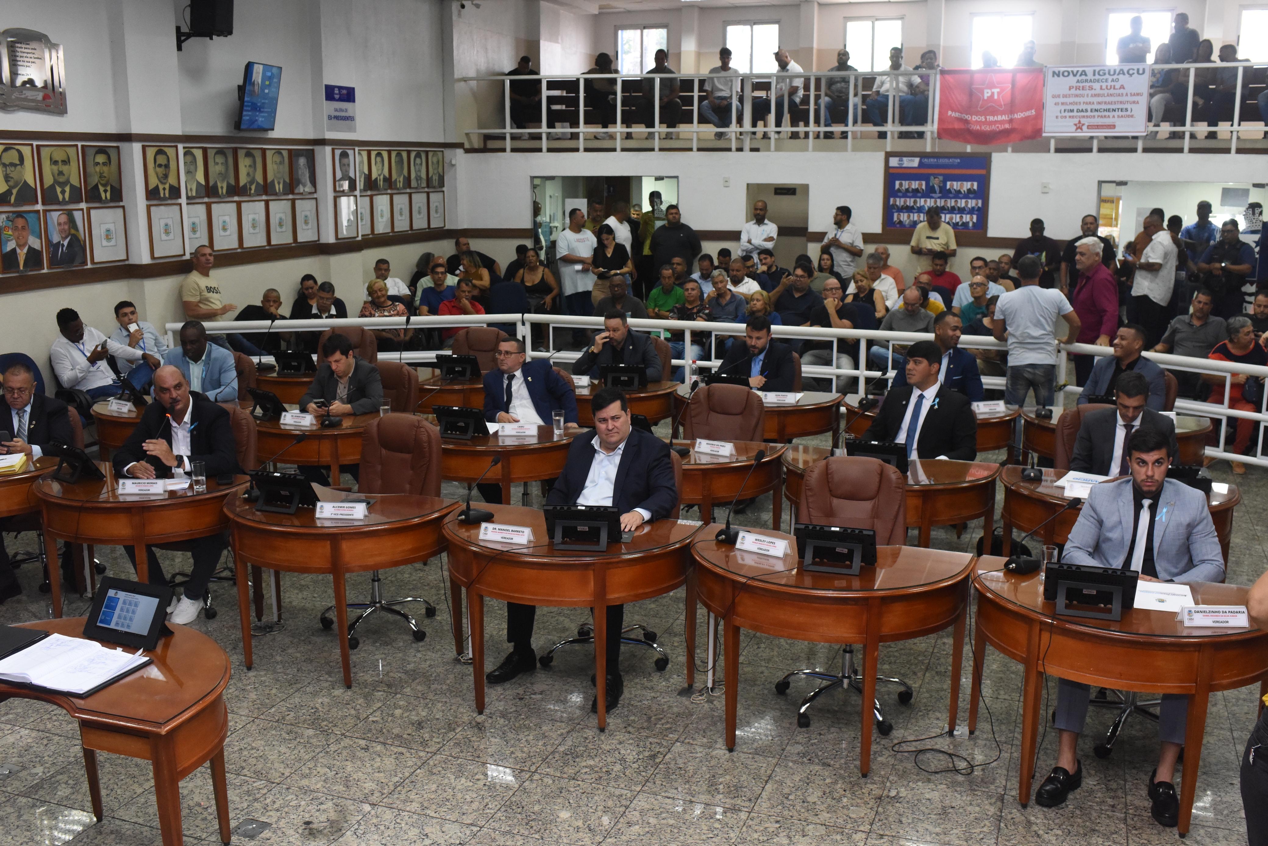 Plenária lotada para a realização da sessão ordinária