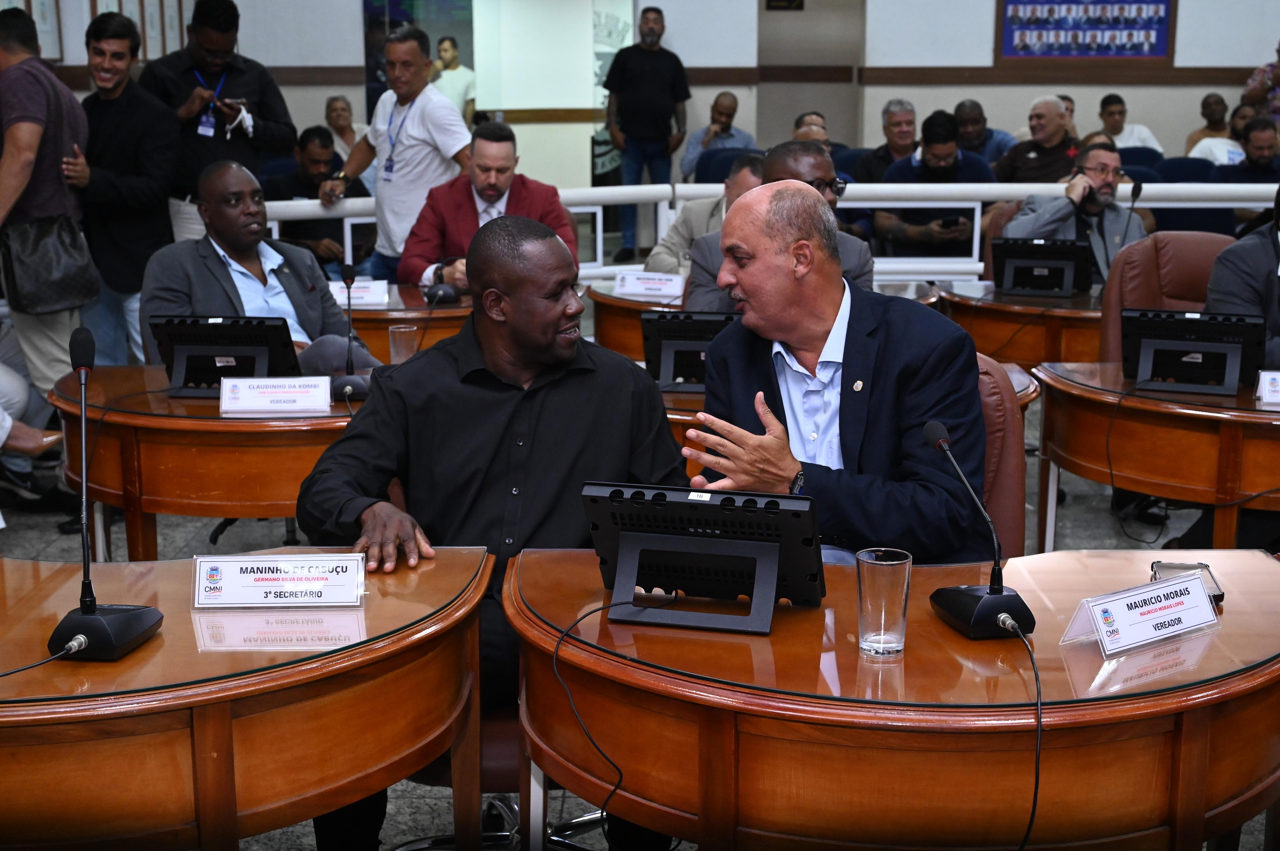 Deputado estadual Carlinhos BNH (à esq) visitou a CMNI hoje e foi recepcionado pelo vereador Mauricio Morais