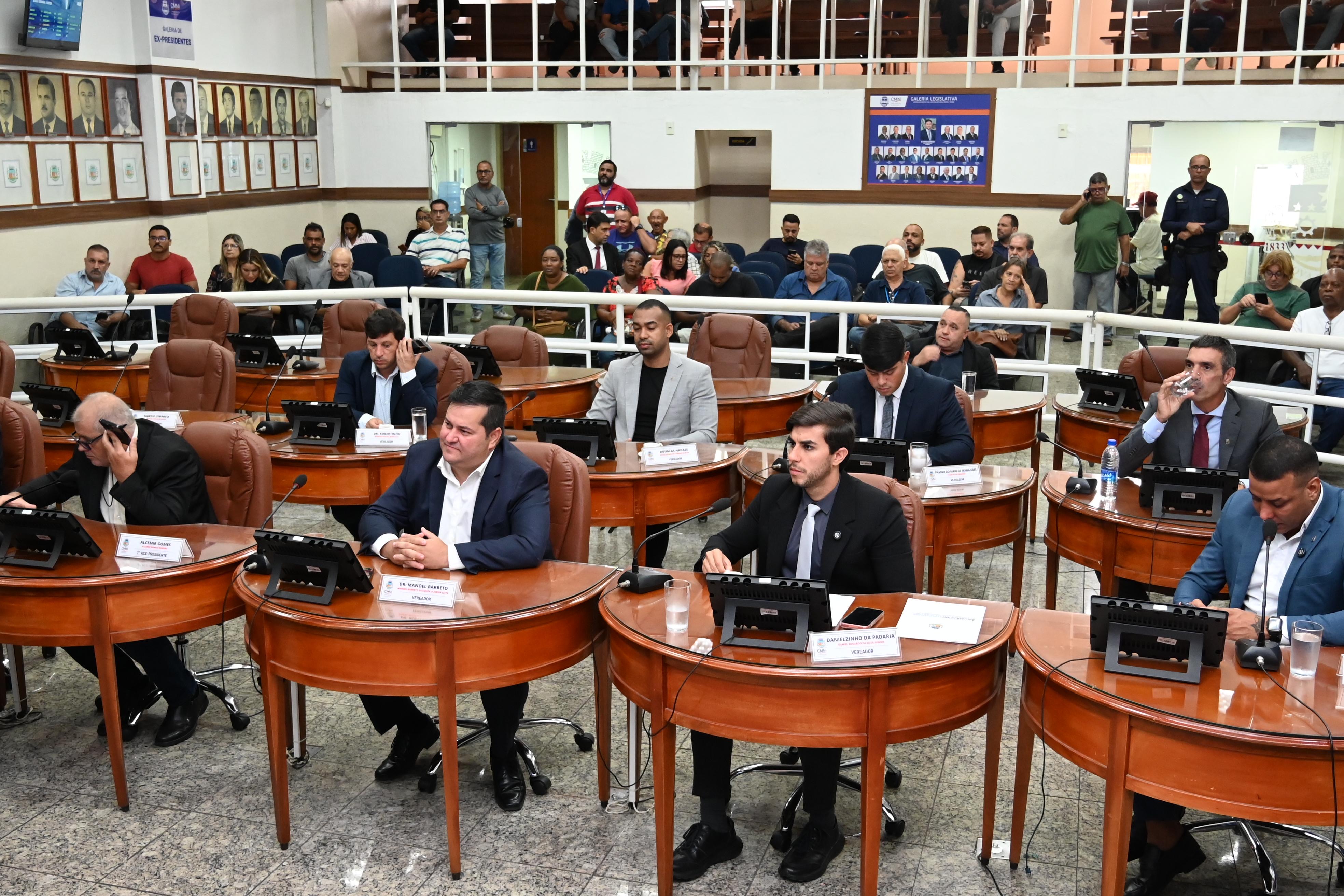 Mais uma sessão plenária da CMNI com grande presença de público