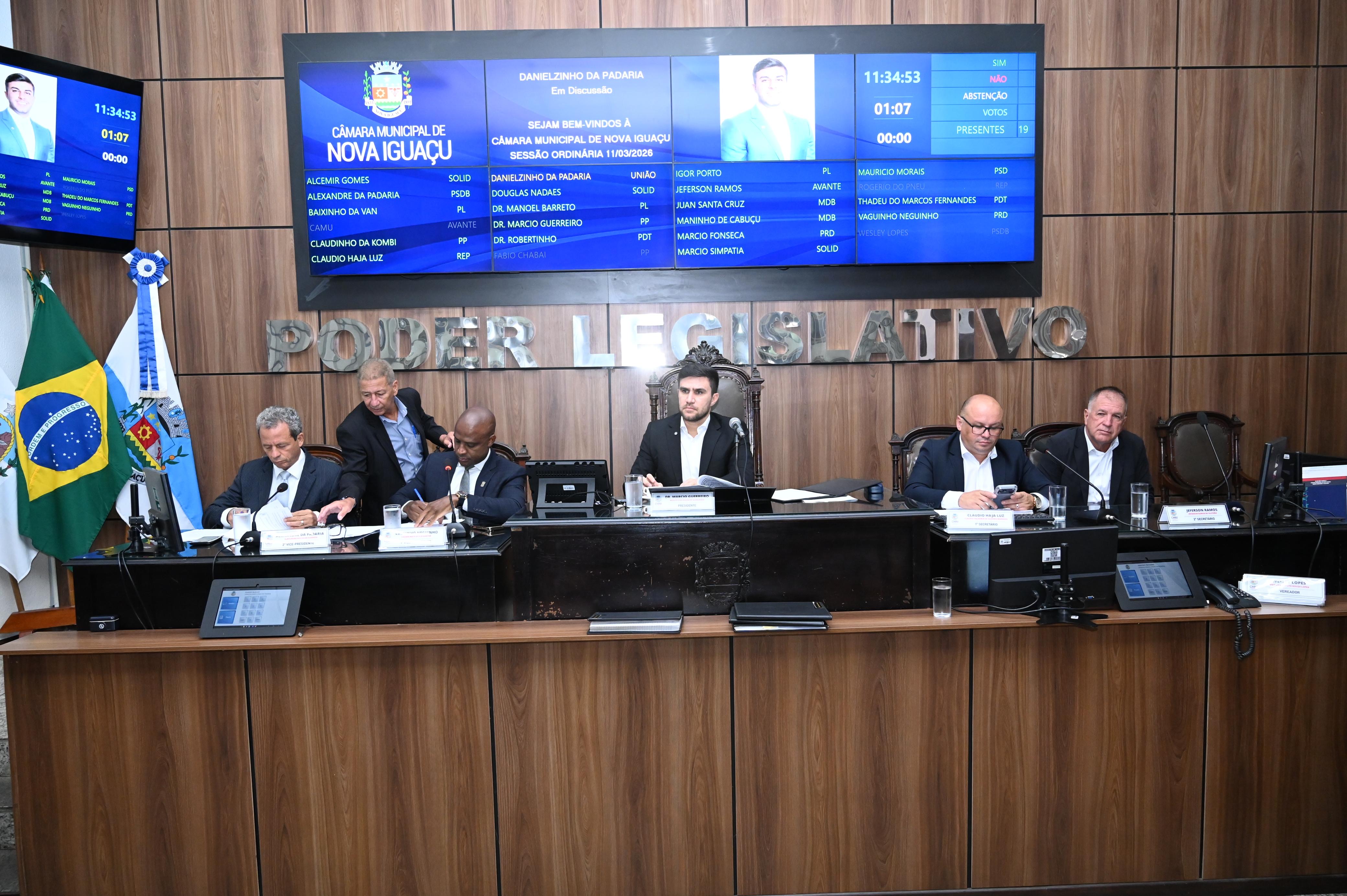 Presidente Dr. Marcio Guerreiro, no centro, acompanha a defesa do projeto do ver Danielzinho