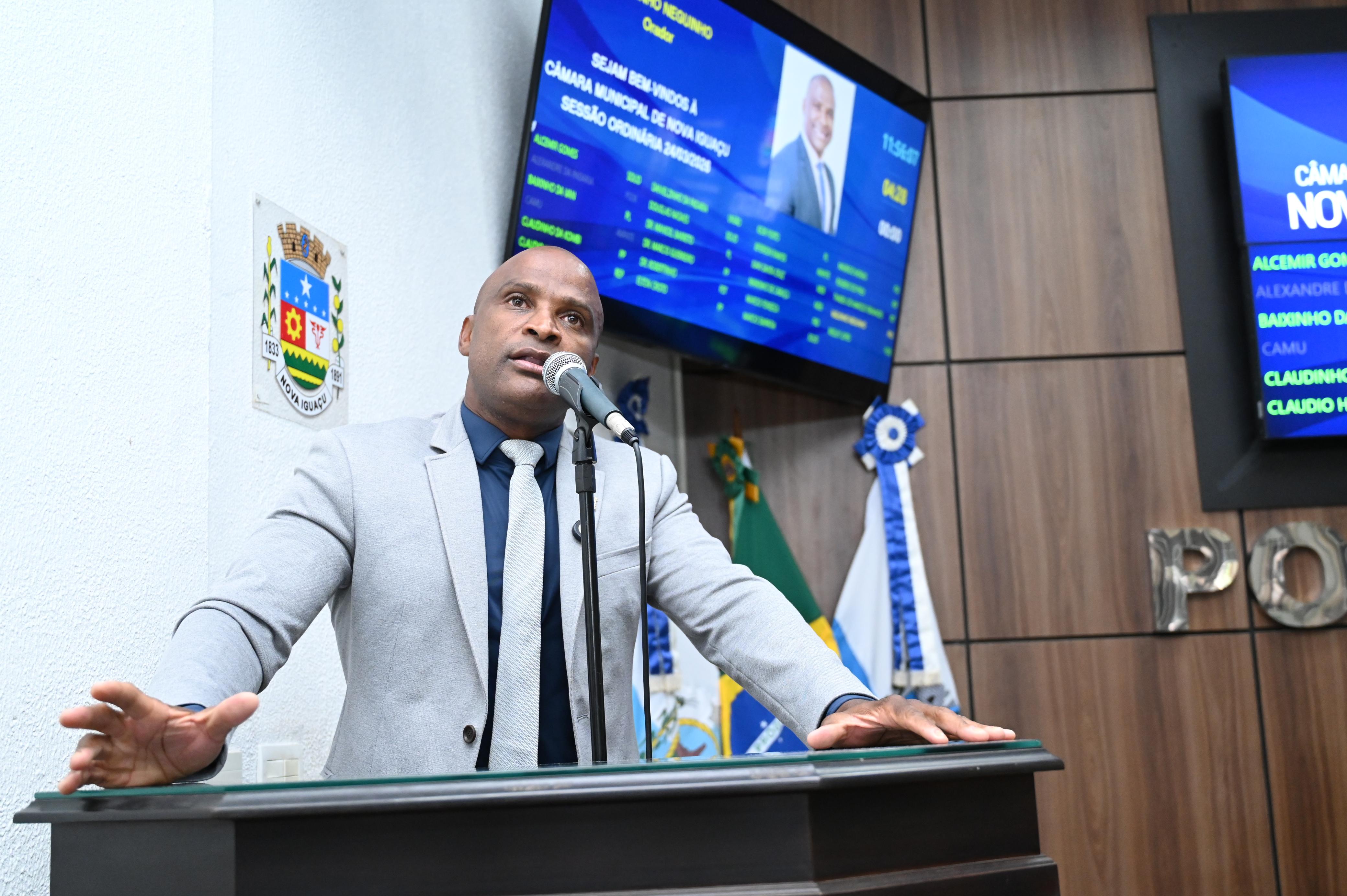 Ver Vaguinho Neguinho comemora a instalação do 1º Destacamento do Corpo de Bombeiros na Estrada de Madureira