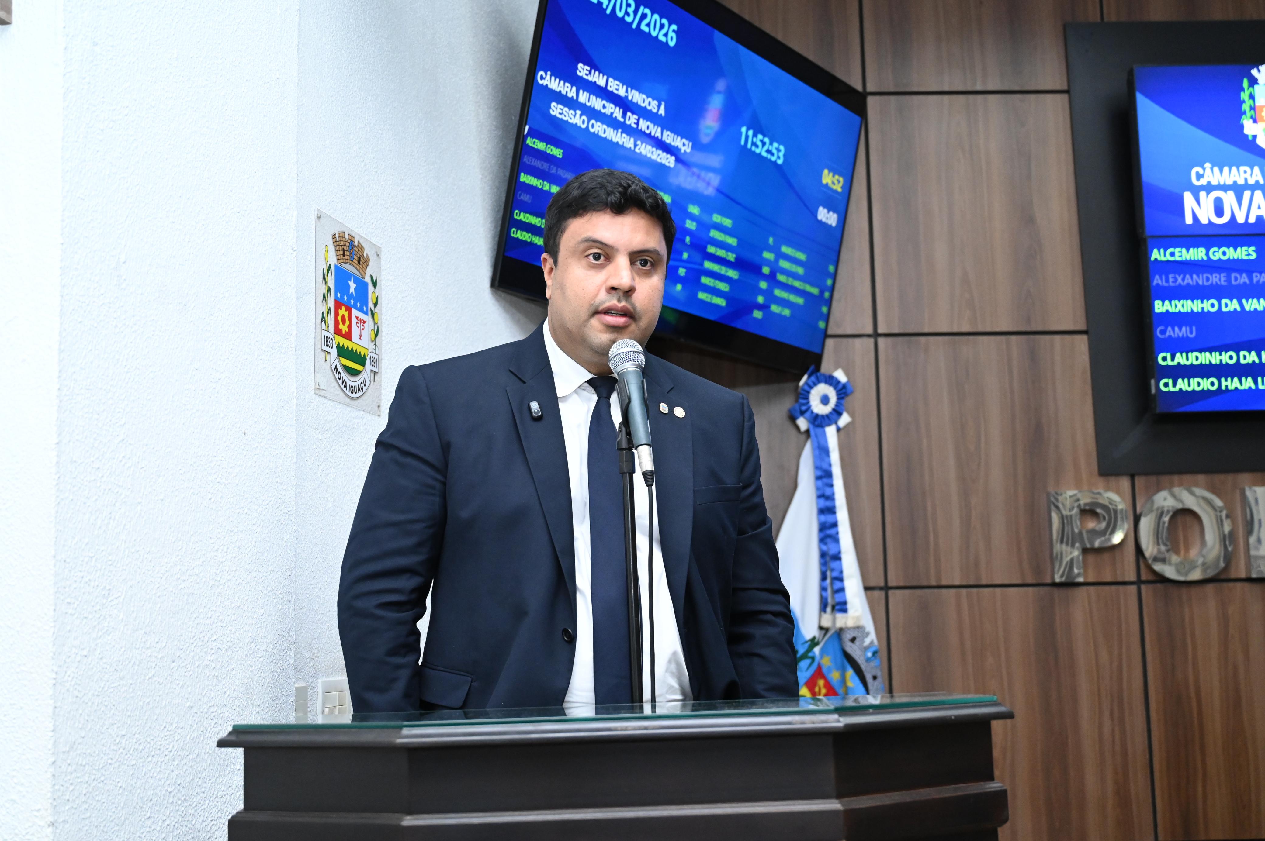 Ver Elton Cristo retorna à CMNI