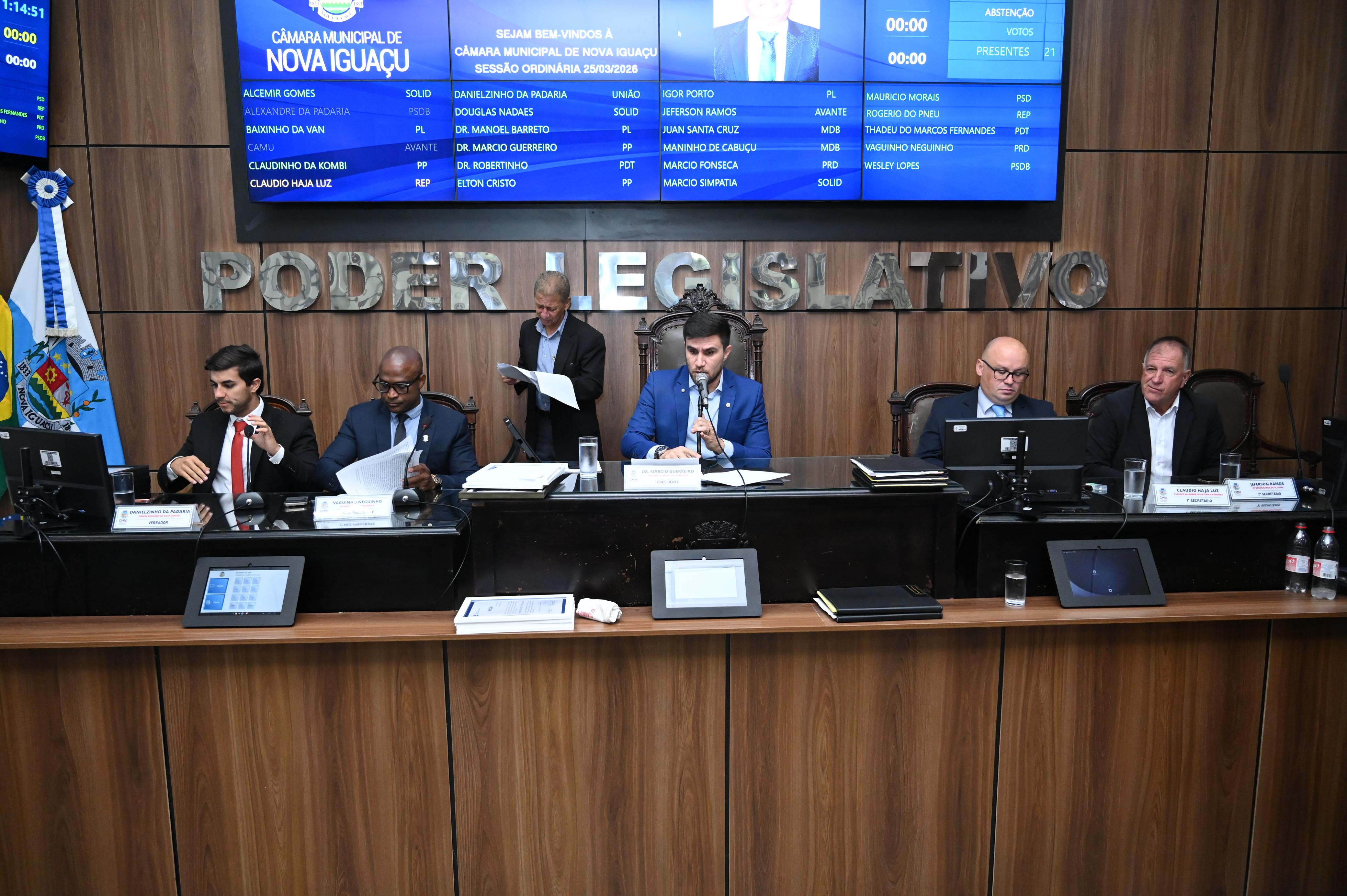 A partir da esq: vereadores Danielzinho, Vaguinho, Dr. Marcio, Haja Luz e Jeferson