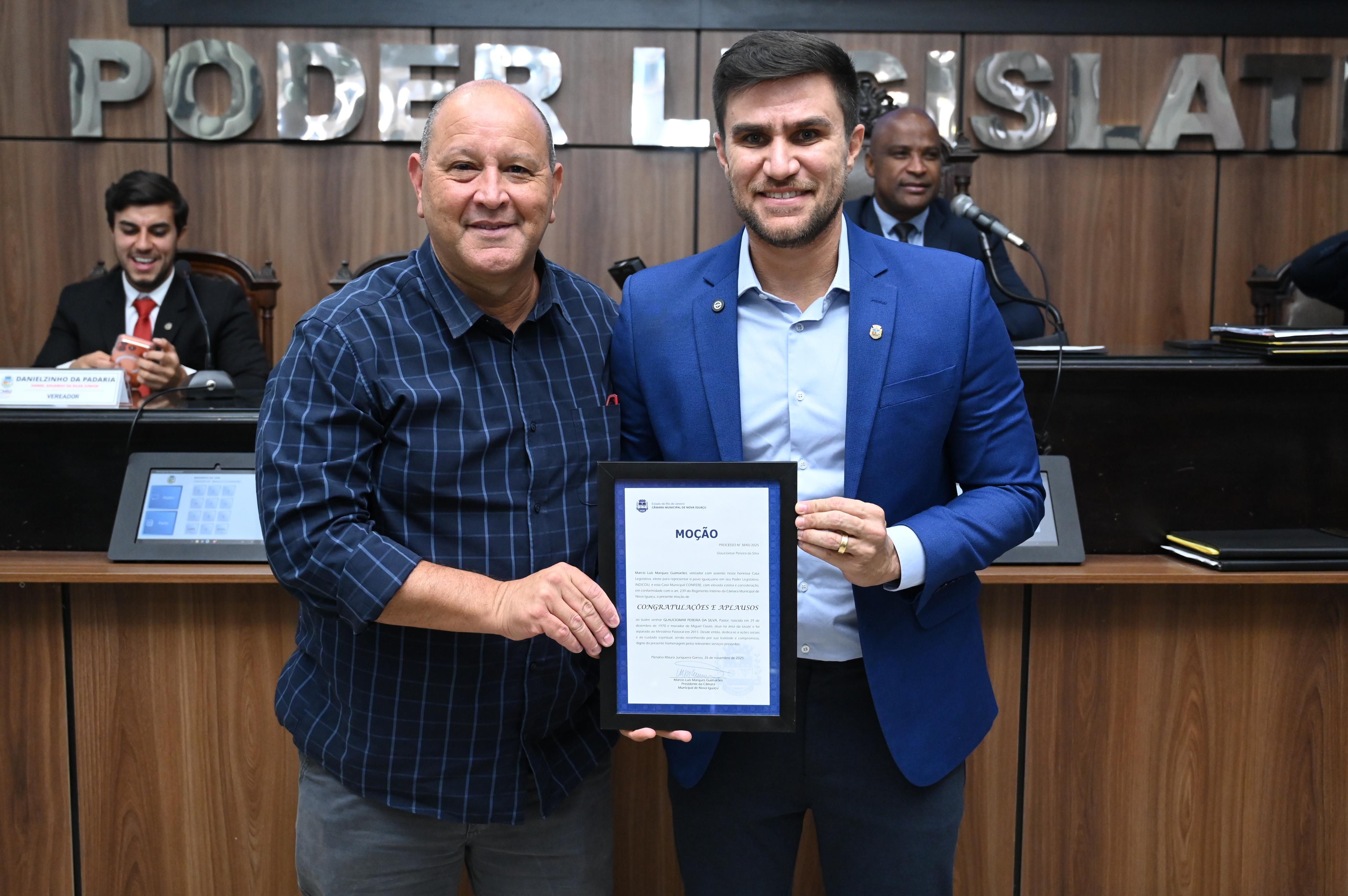 Pastor Glauciomar Pereira recebe Moção de Aplausos do presidente Dr. Marcio, em reconhecimento do seu trabalho evangélico no bairro Miguel Couto 