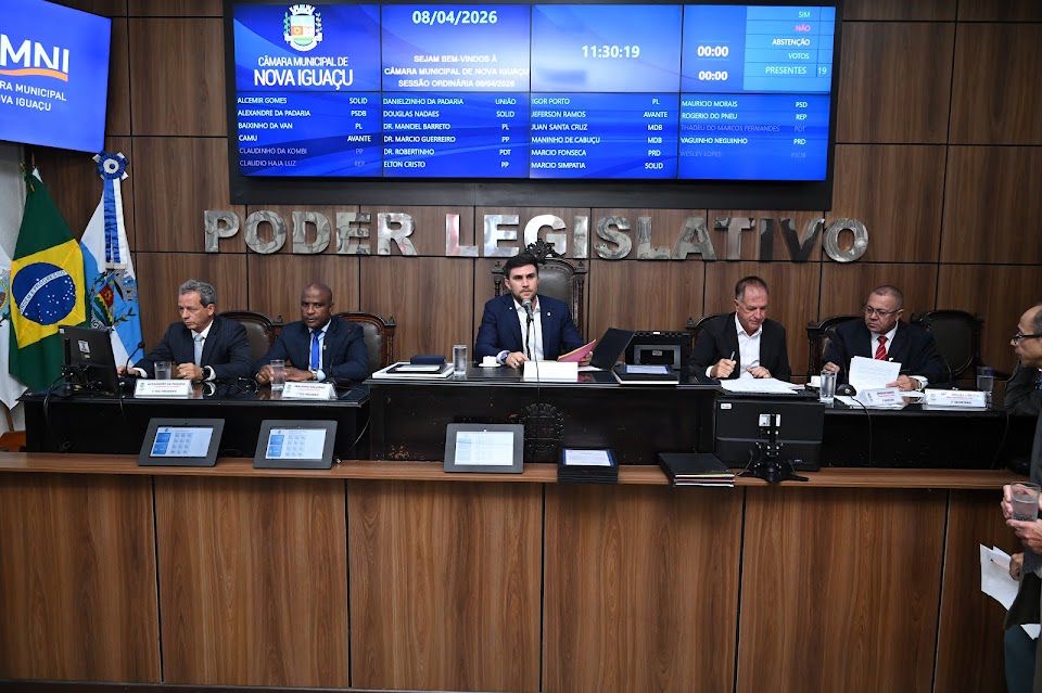 Presidente Dr. Marcio Guerreiro na condução da sessão ordinária de quarta. dia 8 de abril