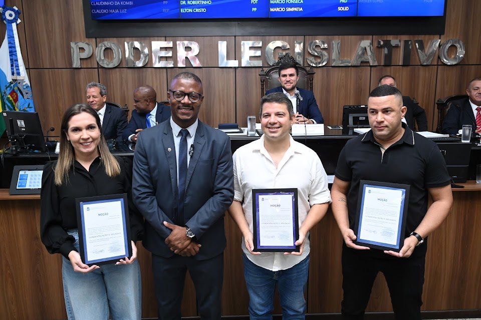 Carla Valéria de Mattos, assessora da vice-prefeita de NI Dra Roberta, Anderson Moreira, músico e compositor, e Paulo Henrique do Nascimento, cabo da PM: agraciados do ver Marcio Simpatia